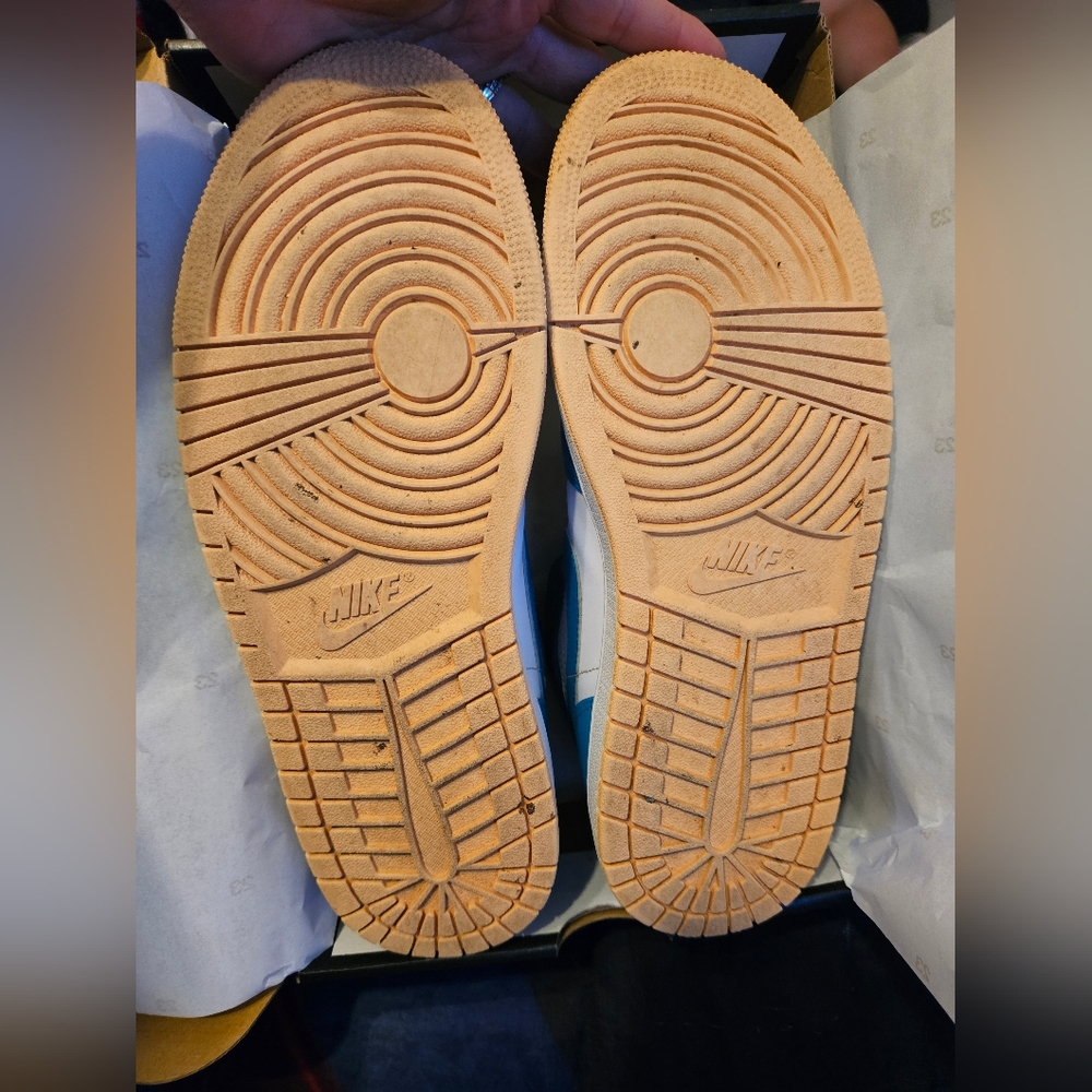 Nike Air Jordan 1 Mid in Celestial Gold and White - Picture 5 of 5